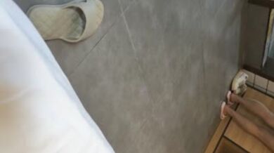 【换妻之旅】，今夜预告，福利群里各种良家私图，小姐姐洗澡上厕所，极品美乳诱惑挑逗